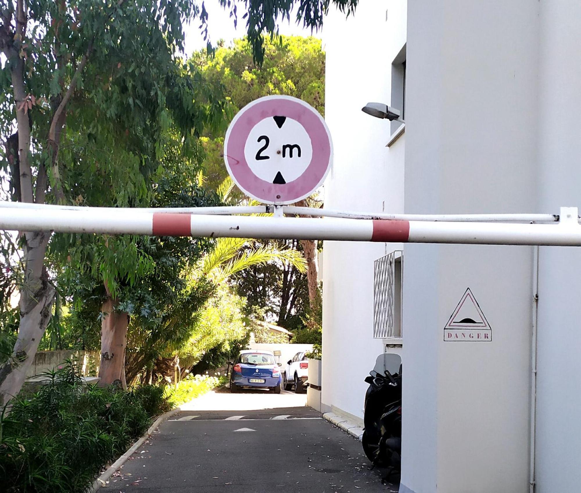 Grand Studio Climatise En Bord De Mer Avec Parking Securise Golfe-Juan Εξωτερικό φωτογραφία