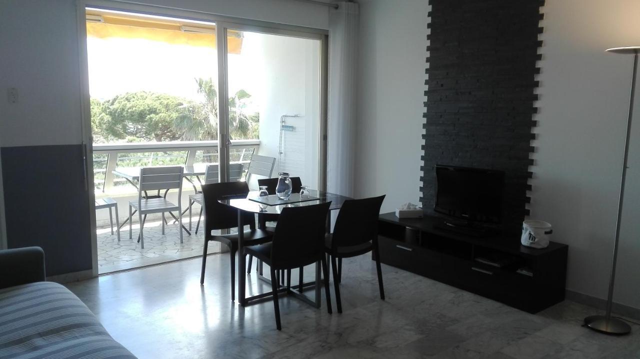 Grand Studio Climatise En Bord De Mer Avec Parking Securise Golfe-Juan Εξωτερικό φωτογραφία