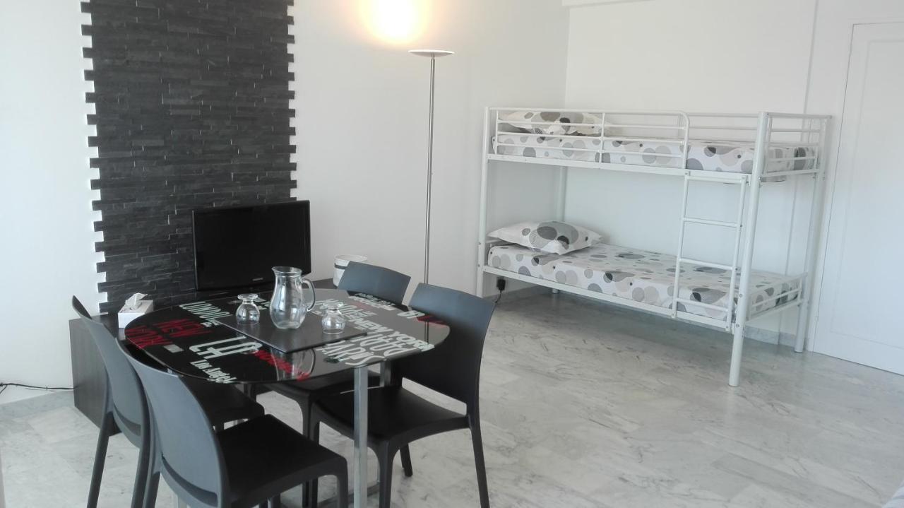 Grand Studio Climatise En Bord De Mer Avec Parking Securise Golfe-Juan Εξωτερικό φωτογραφία