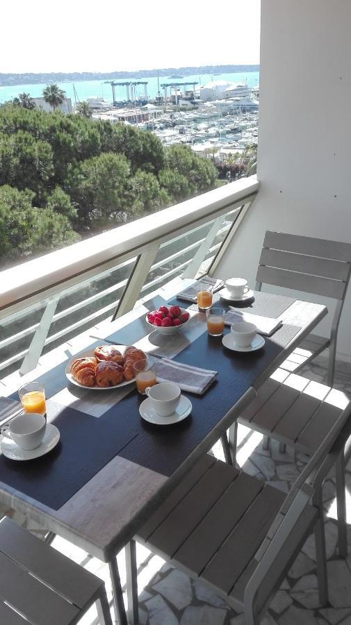 Grand Studio Climatise En Bord De Mer Avec Parking Securise Golfe-Juan Εξωτερικό φωτογραφία